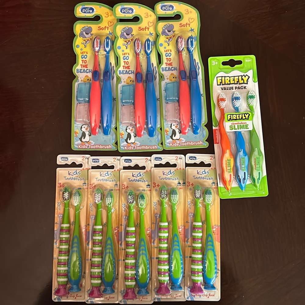 Lot (19) Kids Toothbrushes All New In‎ Packages